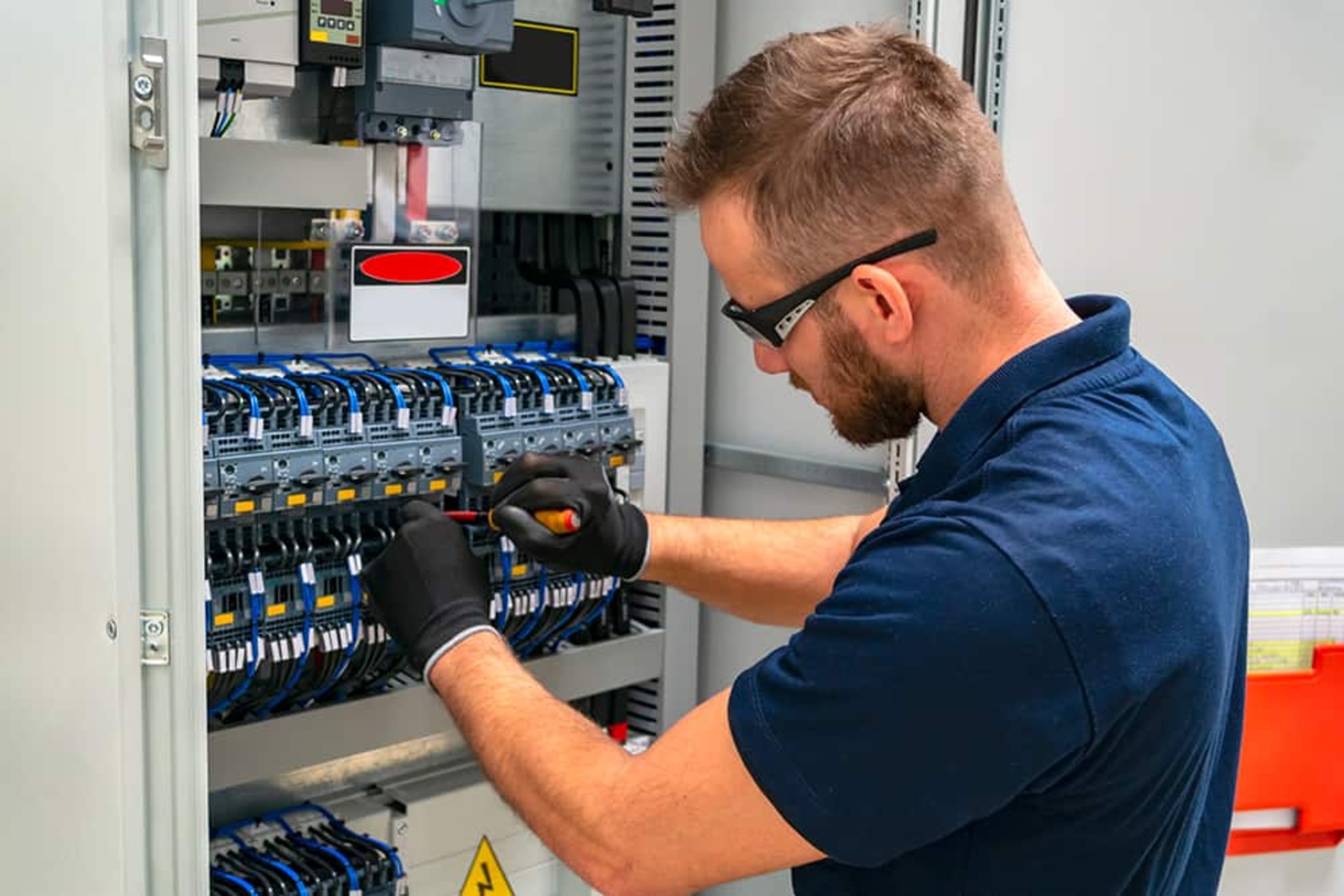 Elektroniker für Energie- und Gebäudetechnik (m/w/d) bei Heine Elektrotechnik GmbH in Oyten
